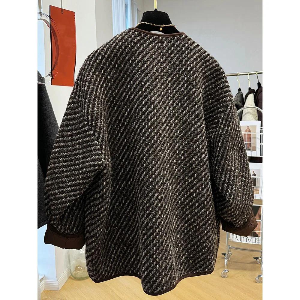 Women's Autumn/Winter Loose Commuter Round Neck Splicing Jacket Casual Cardigan with Elegant Appeal