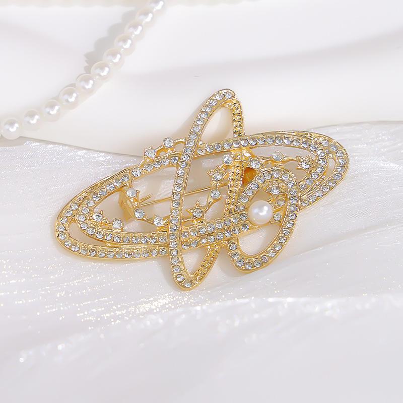 Saturn Pearl Brooch Female Corsage Design Sense Light Luxury Niche High-end Exquisite Fashion Pin Clothes Do Not Buckle Accessories