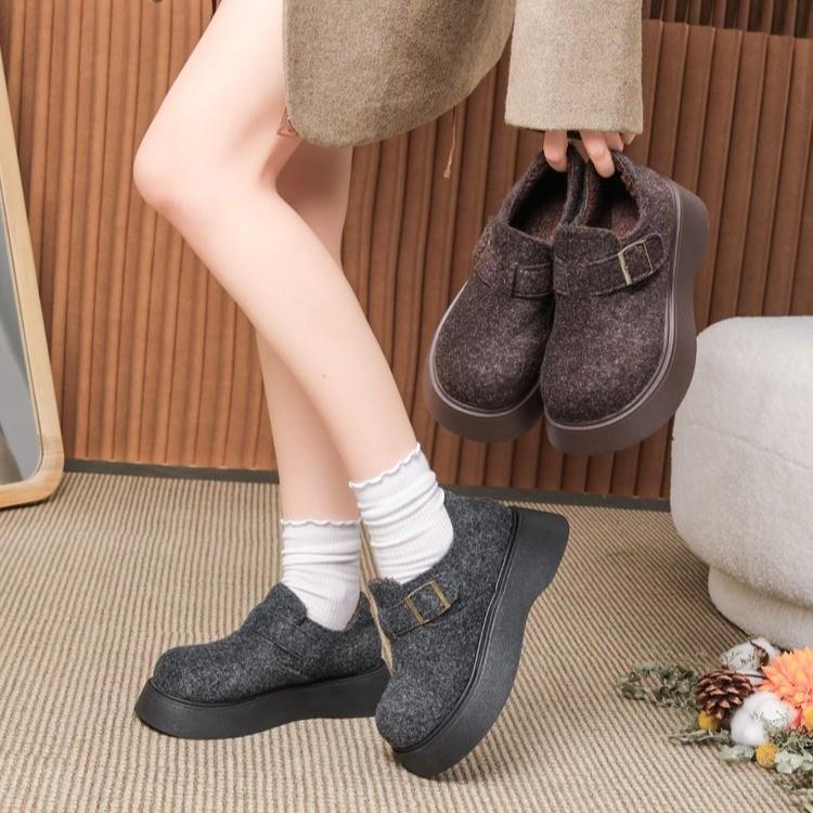 Fashion Shoes Woman Comfortable and Elegant All-Match Casual Female Sneakers Round Toe Loafers with Fur Retro Winter New Slip-on Solid