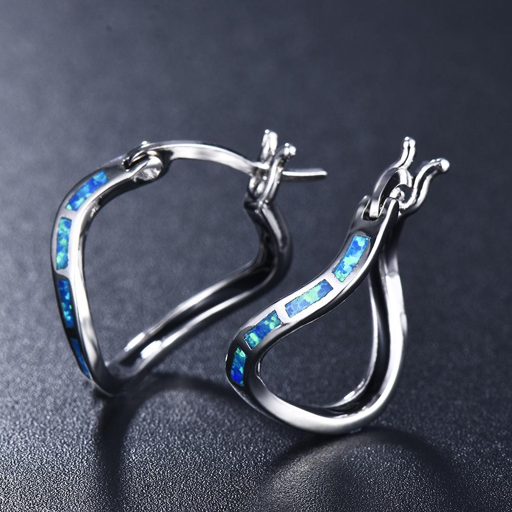 Minimally Designed Wave Earrings for Women with Versatile Personality and Temperament