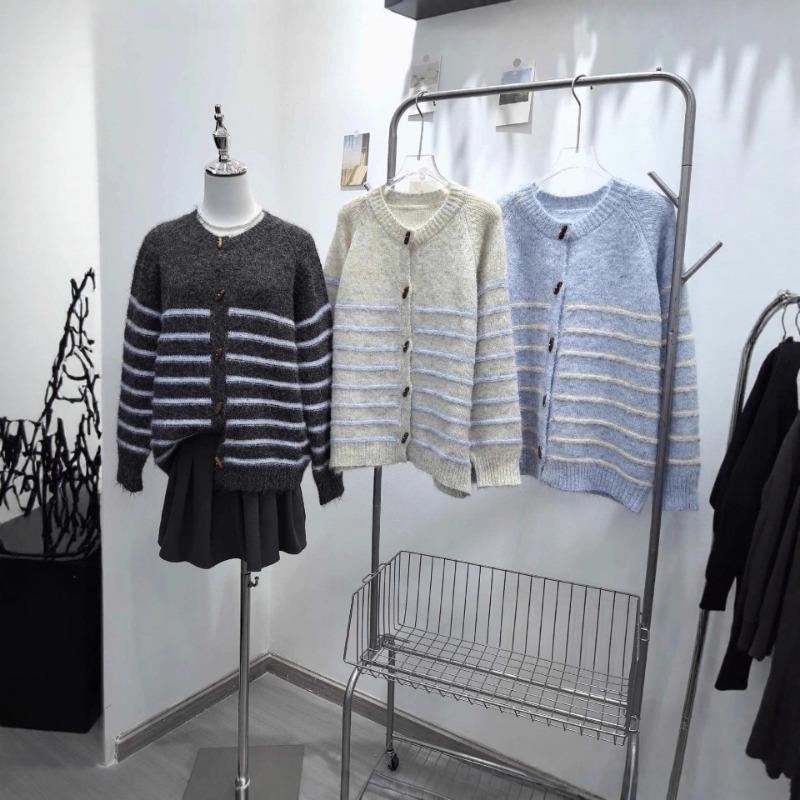 Autumn and Winter New Contrasting Color Striped Horn Buckle Knitted Cardigan Loose Soft Waxy Design Sweater Jacket Women