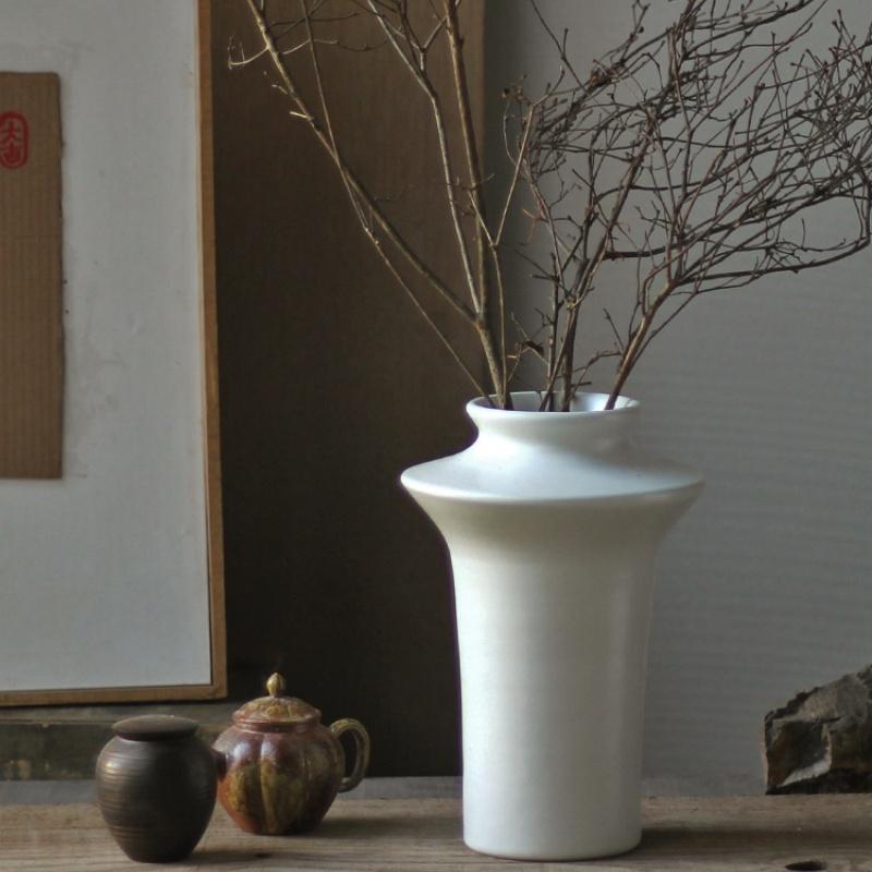 White Ceramic Vase Handmade Porcelain Bottle Flower Vase Hydroponics Terrarium Frisbee Pot Home Decoration Accessories