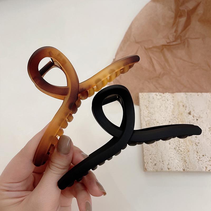 

13cm Large Matte Resin Hair Claw Clip for Women - Retro Korean Style Hairpin