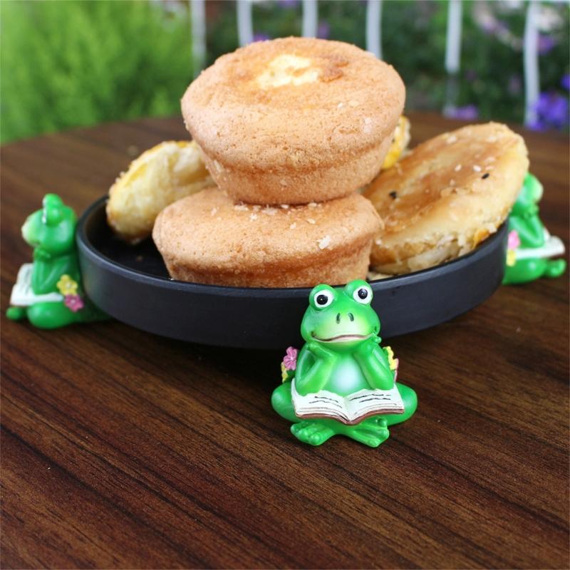Pack of 3 Small Frogs Statues Ornaments for Indoor and Outdoor Use as Pot Lifters and Decorative Planter Risers Feet
