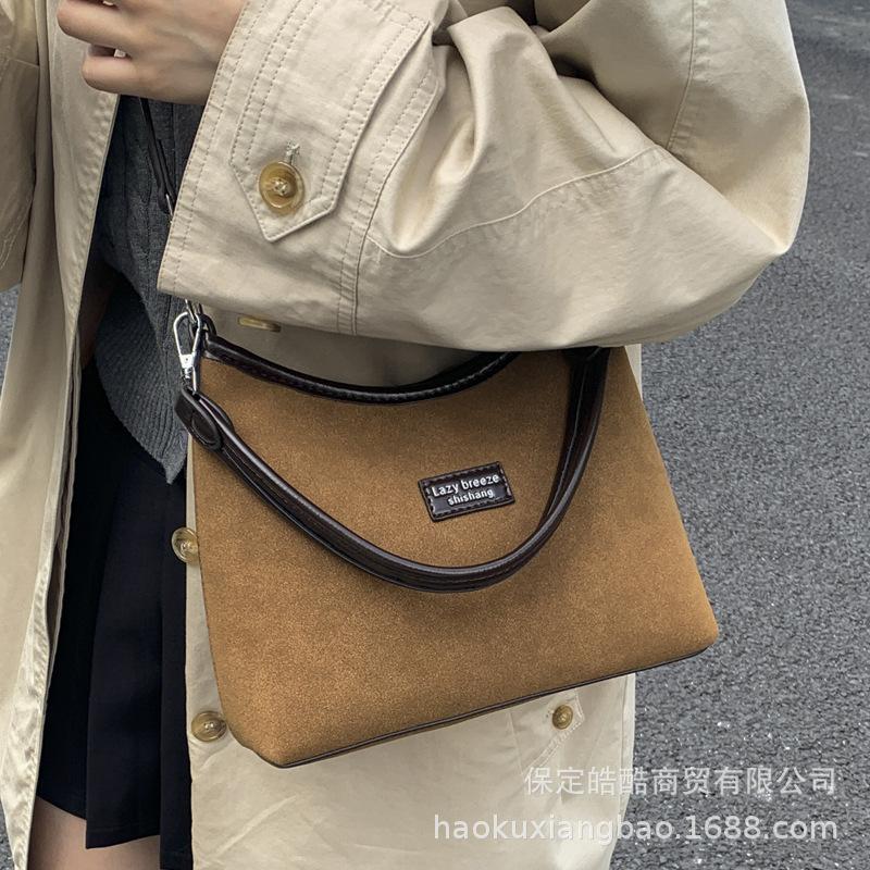 Retro Bag Women's Autumn and Winter 2025 New Versatile Casual Shoulder Messenger Bag Popular Bucket Bag This Year
