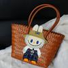 Labubu Sommer neuer Stil Netz rot geflochtene Korbtasche Umhängetasche Handtasche Damen Tasche niedlich Zugstoff Cartoon Rattantasche 5481 KTB