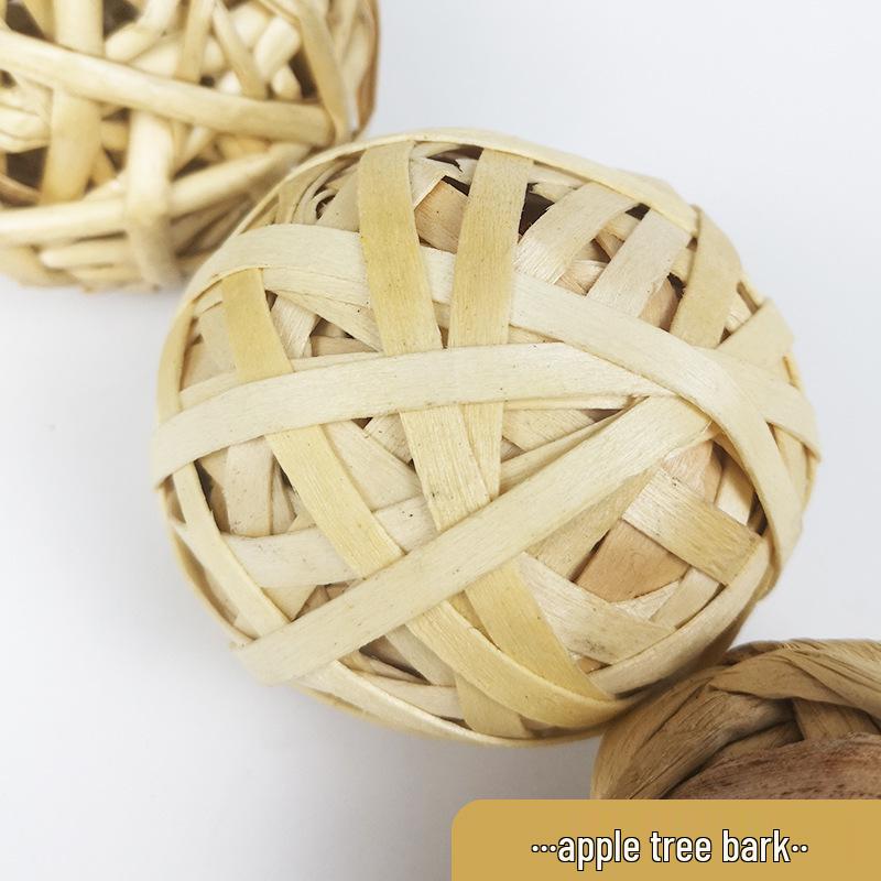 Hand-Woven Straw Chew Ball for Small Pets: Alleviates Boredom in Rabbits, Chinchillas & Guinea Pigs