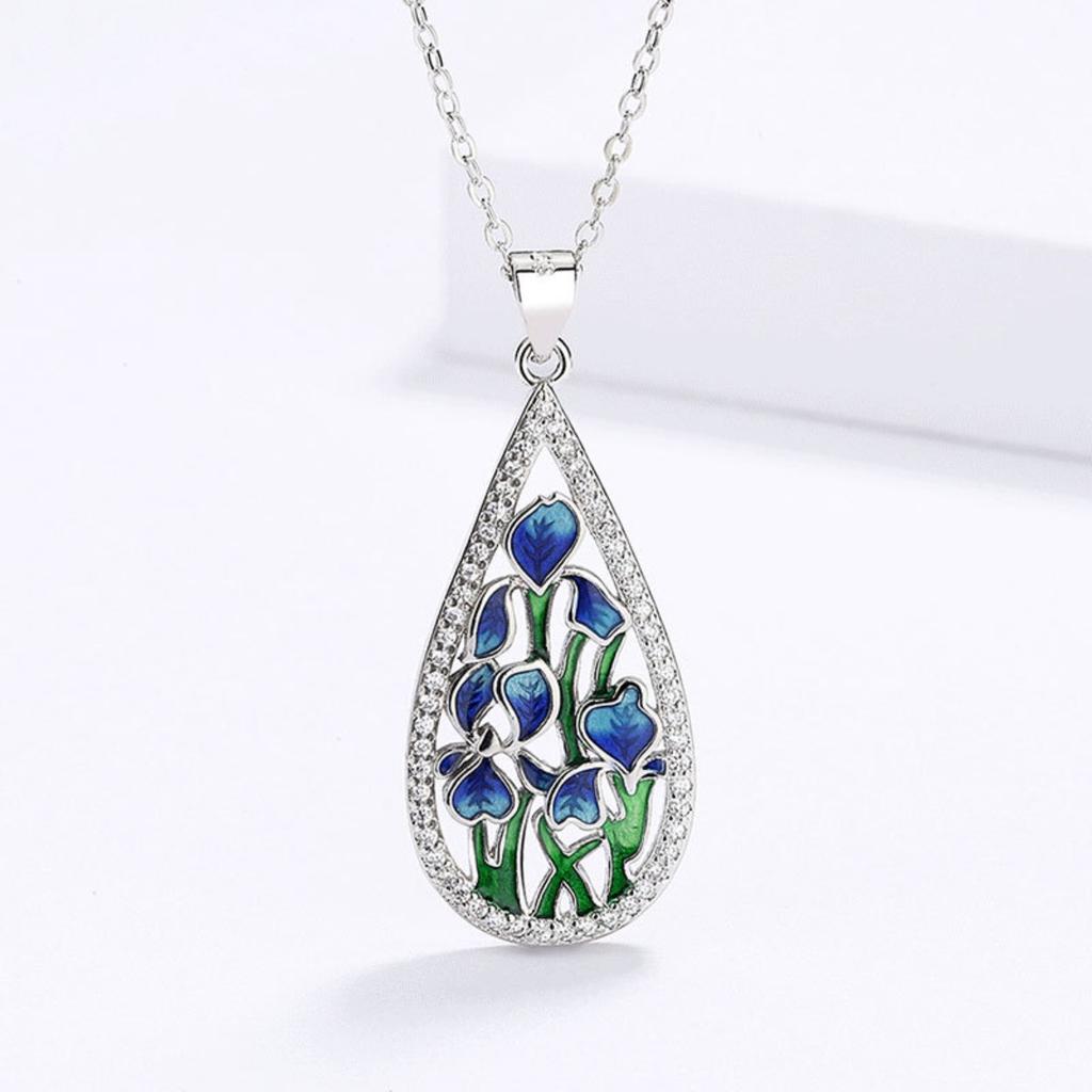 Ladies' Exquisite Floral Pendant Necklace, Embellished with Synthetic Zircon, Suitable for Daily Wear and Holiday Gift Giving