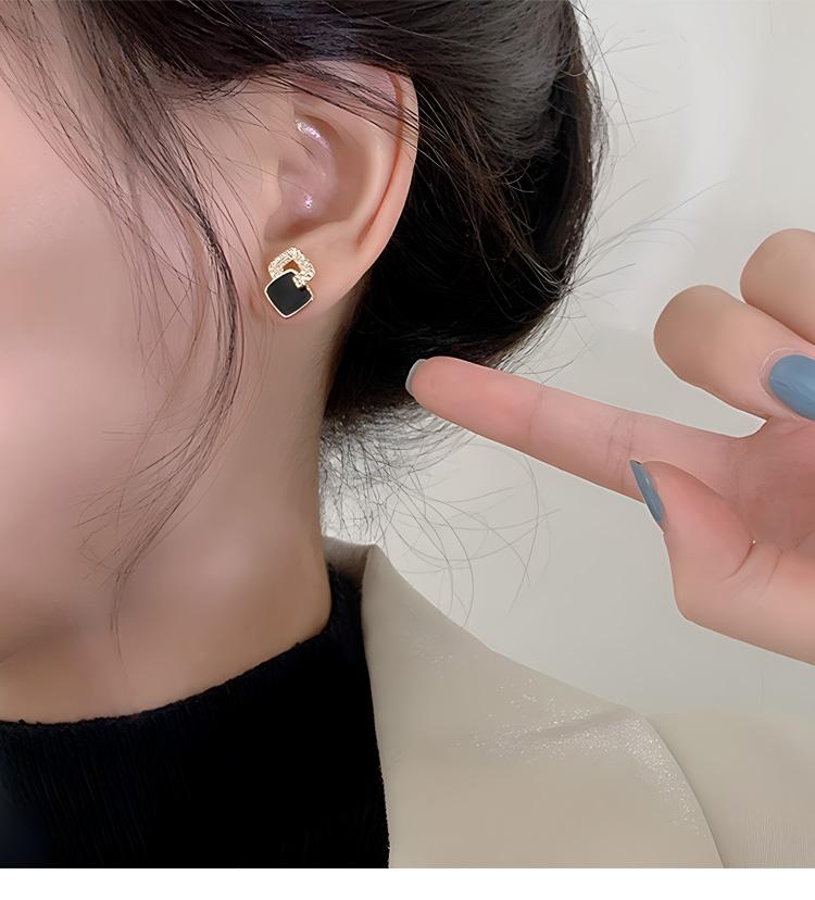 2026 Autumn/Winter Black Earrings