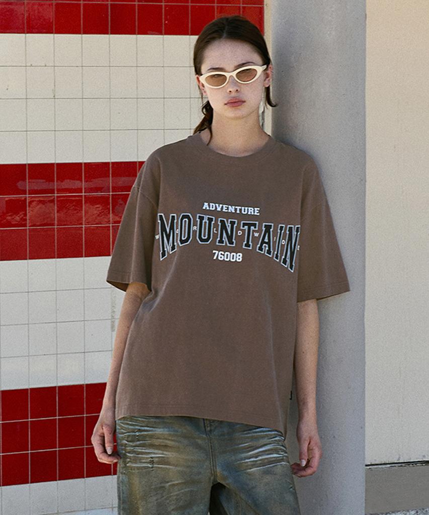 Peullukeu World Mountain Embroidered Logo Pigment Short Sleeve T-Shirt Brown Fst741