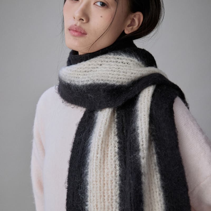 COQUET Teddy Stripe Emblem Muffler Midnight Black