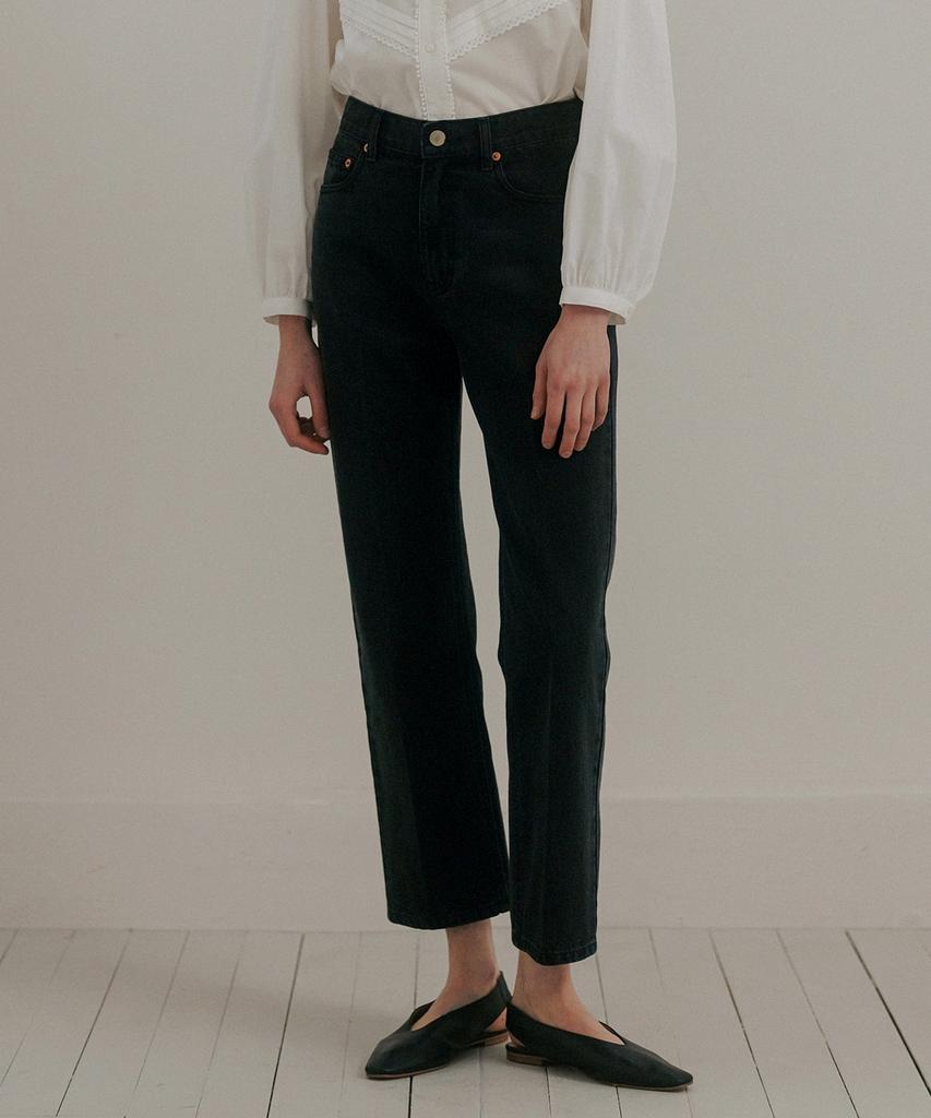Beullaengkeu03 Classic Cropped Jeans (Black)