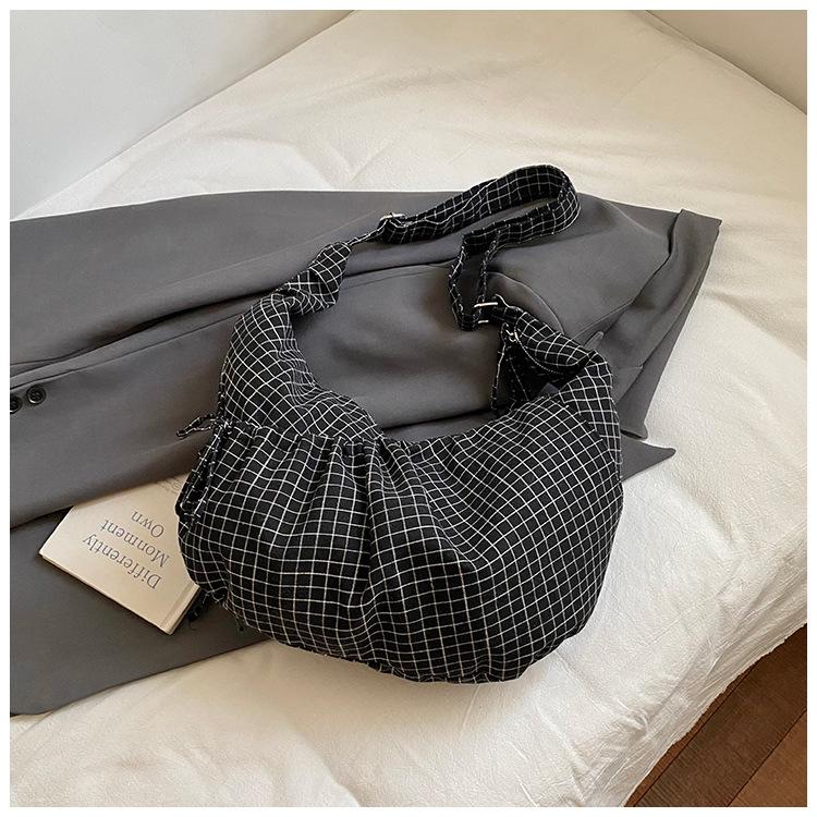 Drawstring canvas bag 2025 autumn and winter new Korean lazy wind dumpling bag plaid commuter shoulder messenger women's bag