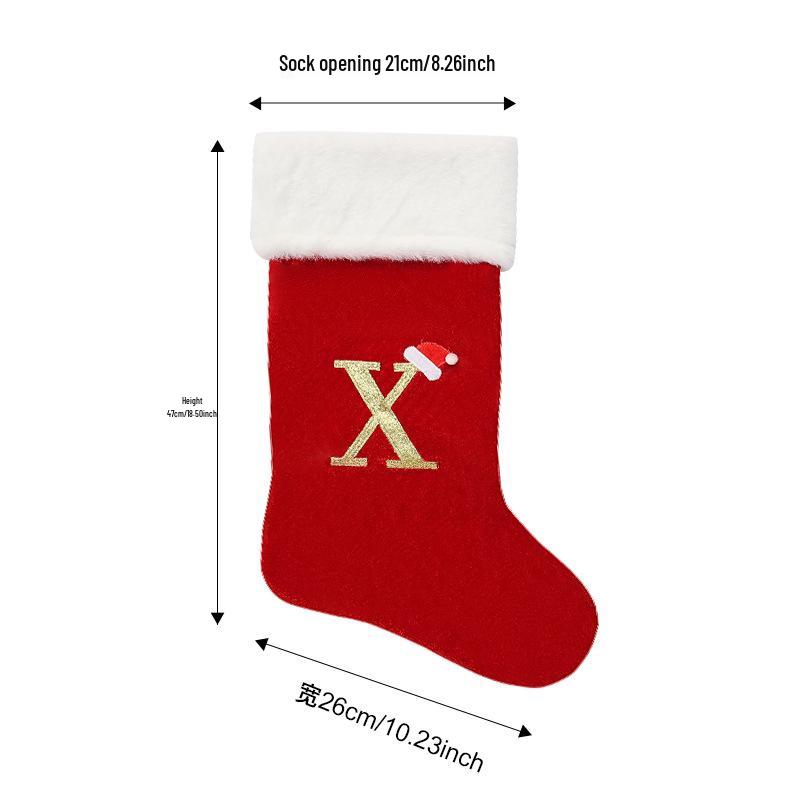 Großer roter Weihnachtsstrumpf mit Buchstaben-Ornament