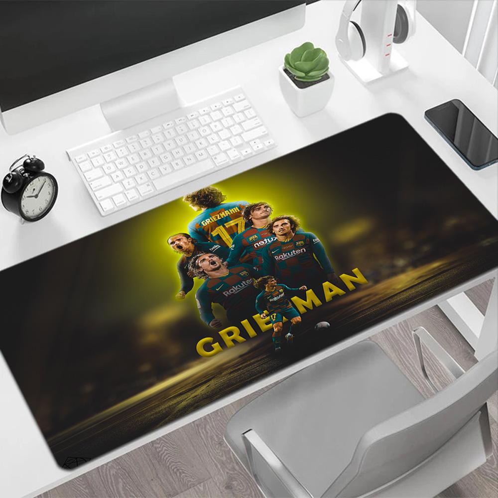 Player Celebrates Victory Moment Gaming Mouse Pad Gaming Laptop Mouse Pad Ultra-Long Desk Mat Non-Slip Rubber Base Office Desk Accessory