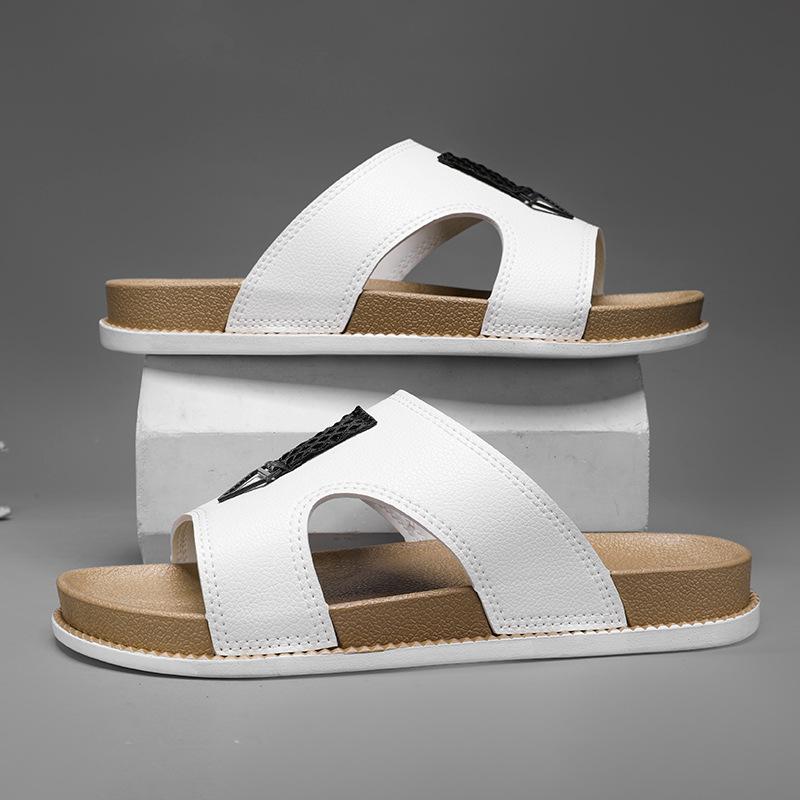 

Новые тапочки мужские летние модные шлепанцы уличные для отдыха тренд пляжные на одно слово 45 белый