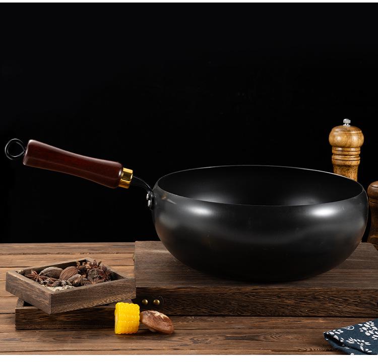 Large-Bellied Mini Wok: Flat-Bottomed Non-Coated Non-Stick Iron Pot for Stir-Frying