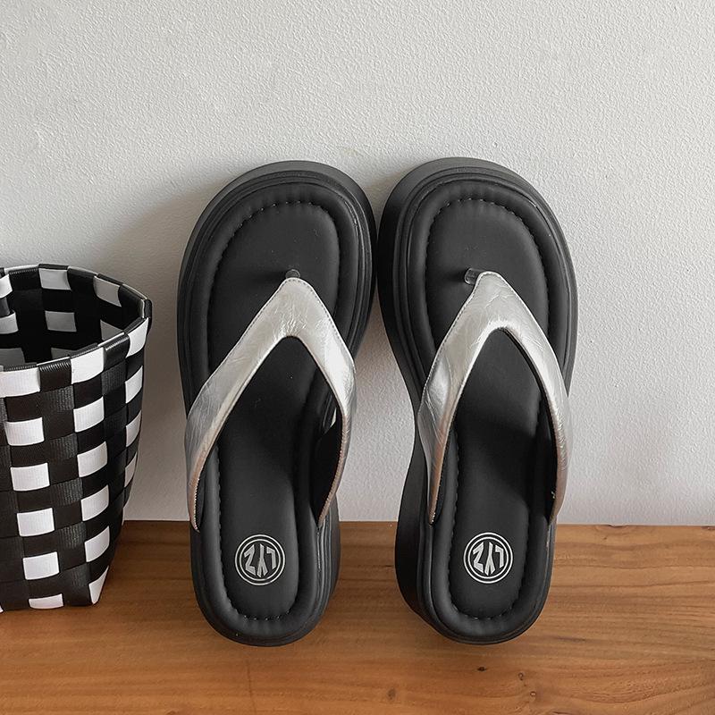 Fashion Internet celebrity explosion leopard print thick-soled flip-flops women's summer wear 2025 new versatile height-enhancing cool slippers