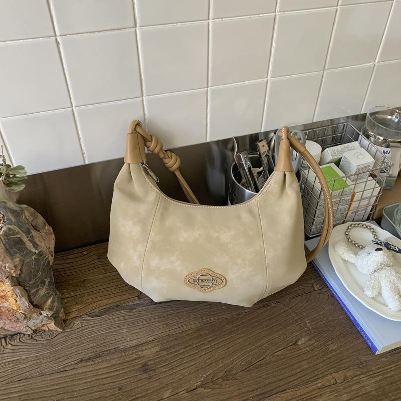 

2025 autumn and winter new trend fashion shoulder bag simple messenger commuter niche design solid color tote bag