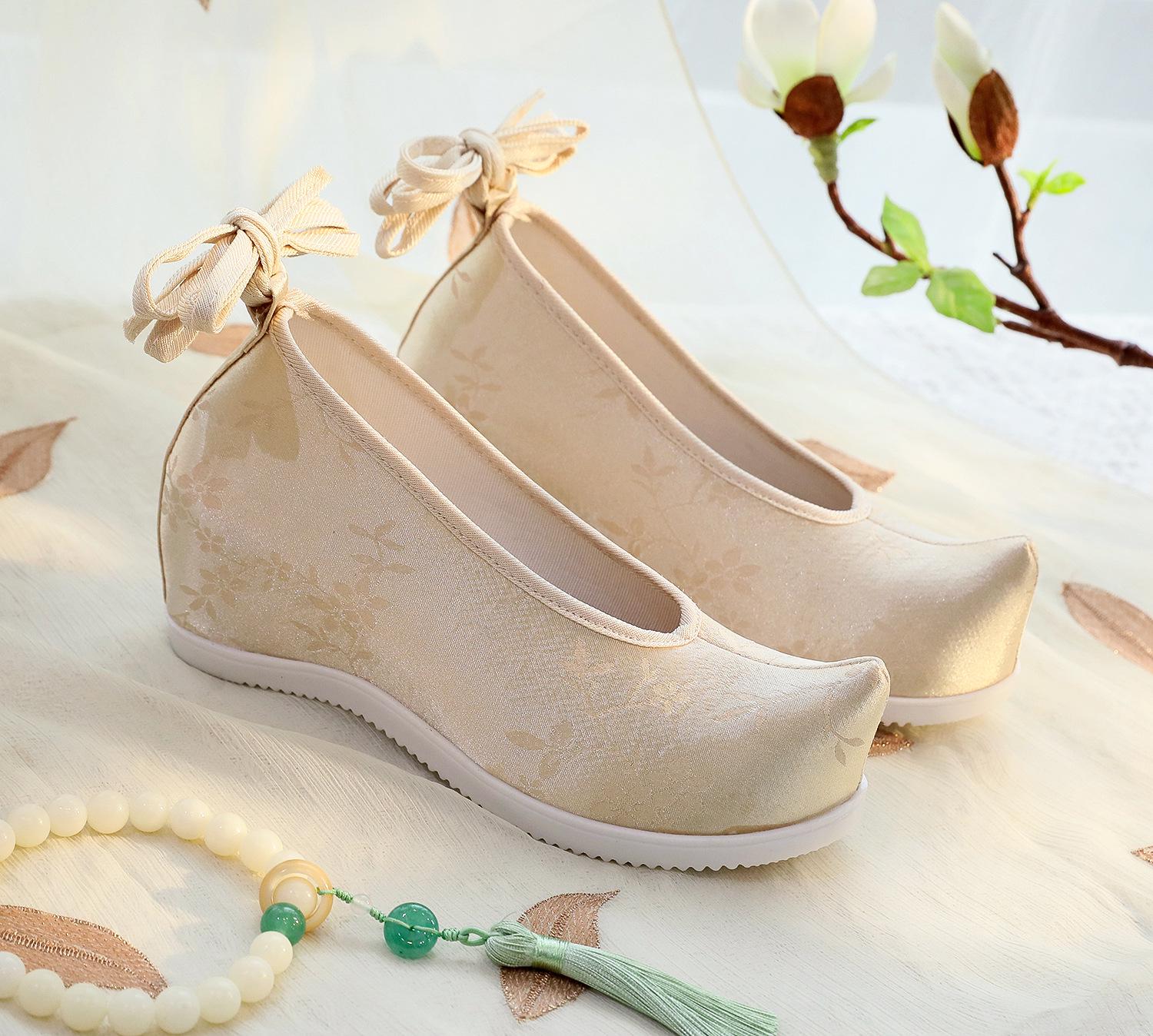 

Женские туфли ханьфу из парчи — жаккардовые туфли с круглым носком и резиновой подошвой в древнекитайском стиле 39