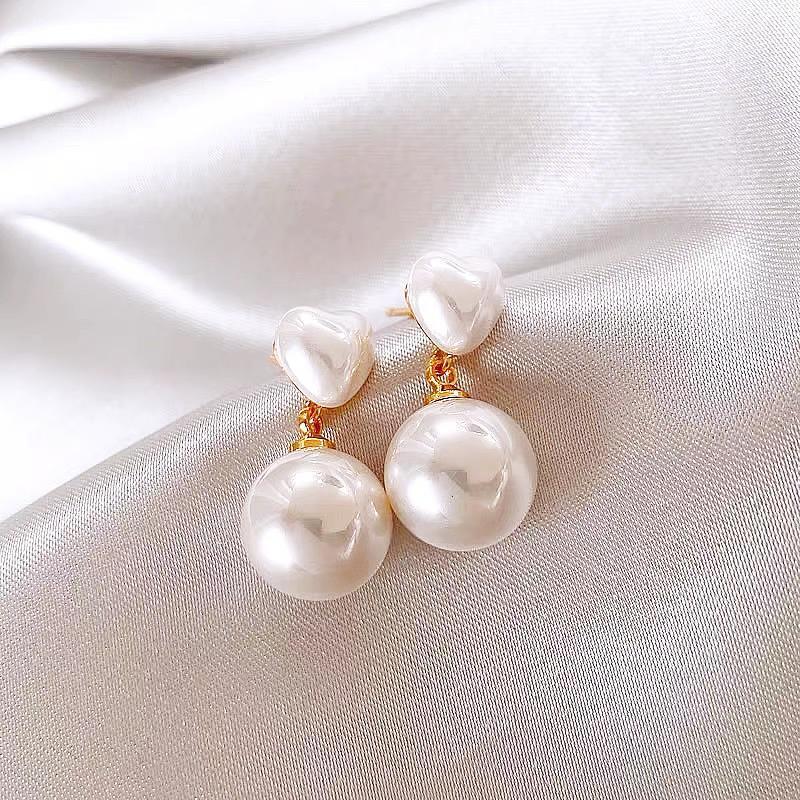 Women s French Retro Heart Pearl Stud Earrings: Simple, Elegant, Versatile, Hong Kong Style