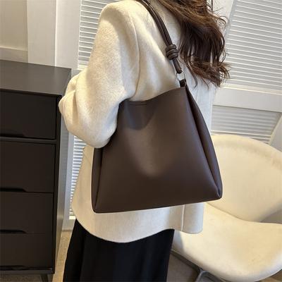 This Year's Popular Bags Women's Large-capacity Commuter Bags 2025 New Winter Retro Fashion Shoulder Bags Bucket Bags