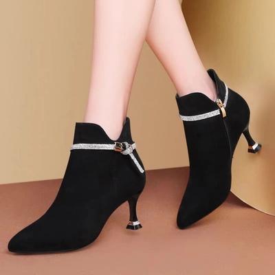 Mode Schwarze Absatzschuhe Damen Kurze Schuhe Herbst Winter Warm Spitzzehen Damen Stiefeletten Trend 2025 im Angebot Heiß Große Größe Stiefeletten