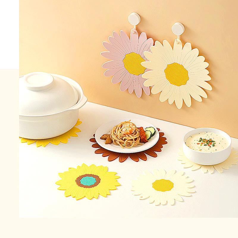 2Pcs Sunflower PVC Heat Insulation Pad Household Bowl Mat Kitchen Cartoon Special-shaped Soft Rubber Table Mat Anti-scald Coaste