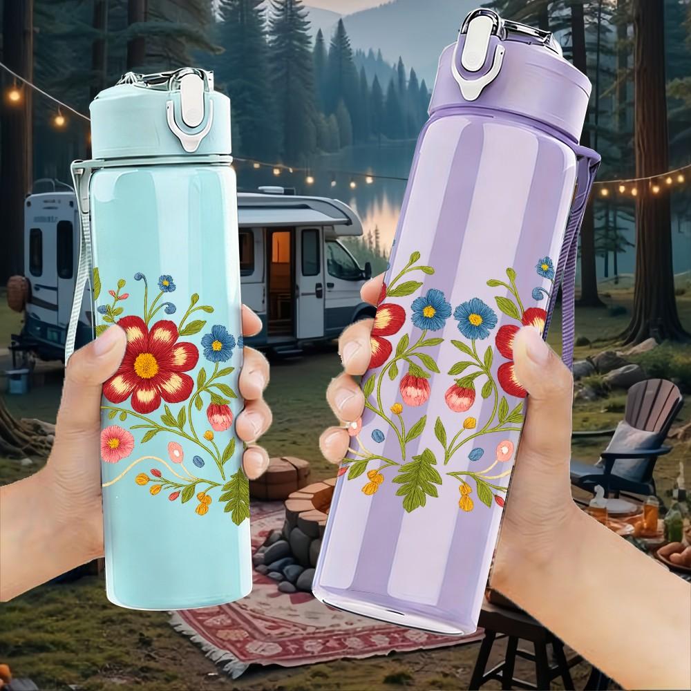 1PC Folk Floral Heart Garland 750ml Color Plastic Sports Water Bottle Leakproof Flip Straw Lid Suitable for Sports Office Home Use