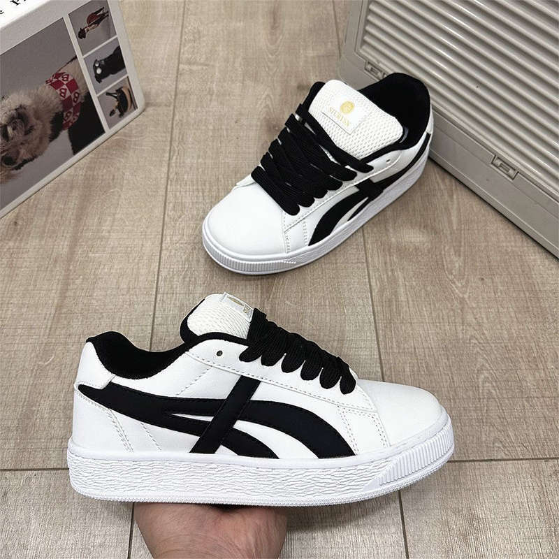 Hong Kong style original retro black board shoes for women ins spring and autumn new versatile sports and leisure bread shoes for women