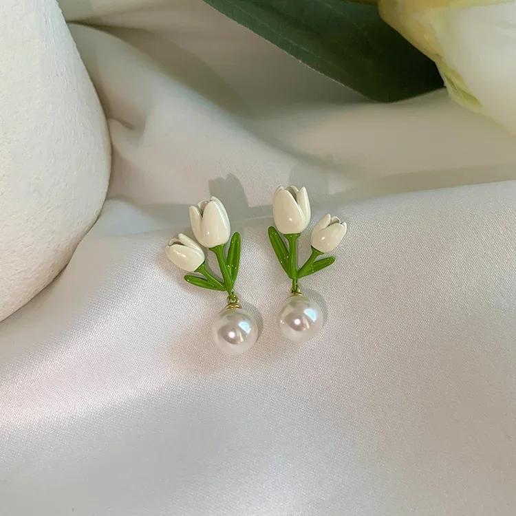 Boucles d'oreilles asymétriques mode coréenne feuilles vertes fleur blanche pour femmes boucles d'oreilles clous perle mignonnes douces bijoux piercing cadeau