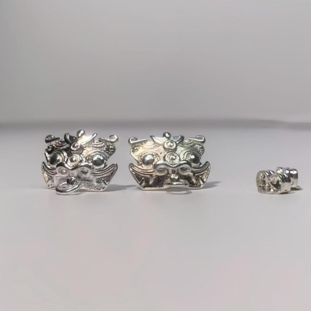 Retro Silver Lion Door Buckle Ear Studs - Unisex Fashionable Mythical Beast Design.