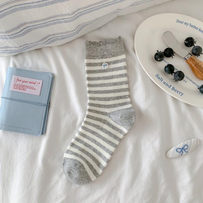 Rainbow Cloth Label Shell Bow Polka Dot Socks for Women, Grey and Blue Striped Black Ear-trimmed Mid-calf Pile Socks