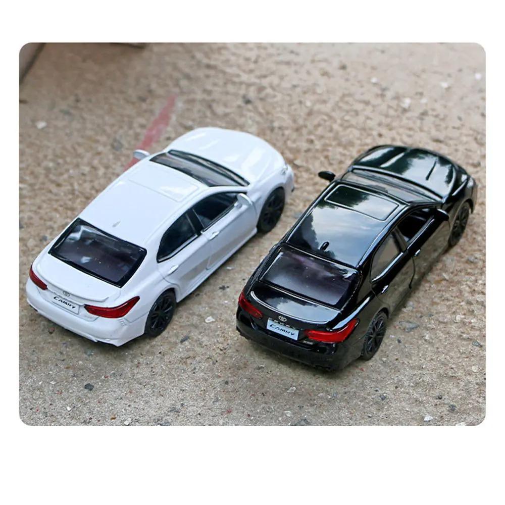 1/36 TOYOTA Camry XSE Alloy Car Model Diecasts Metal Vehicles Car Model Simulation Miniature Scale Collection Childrens Toy Gift