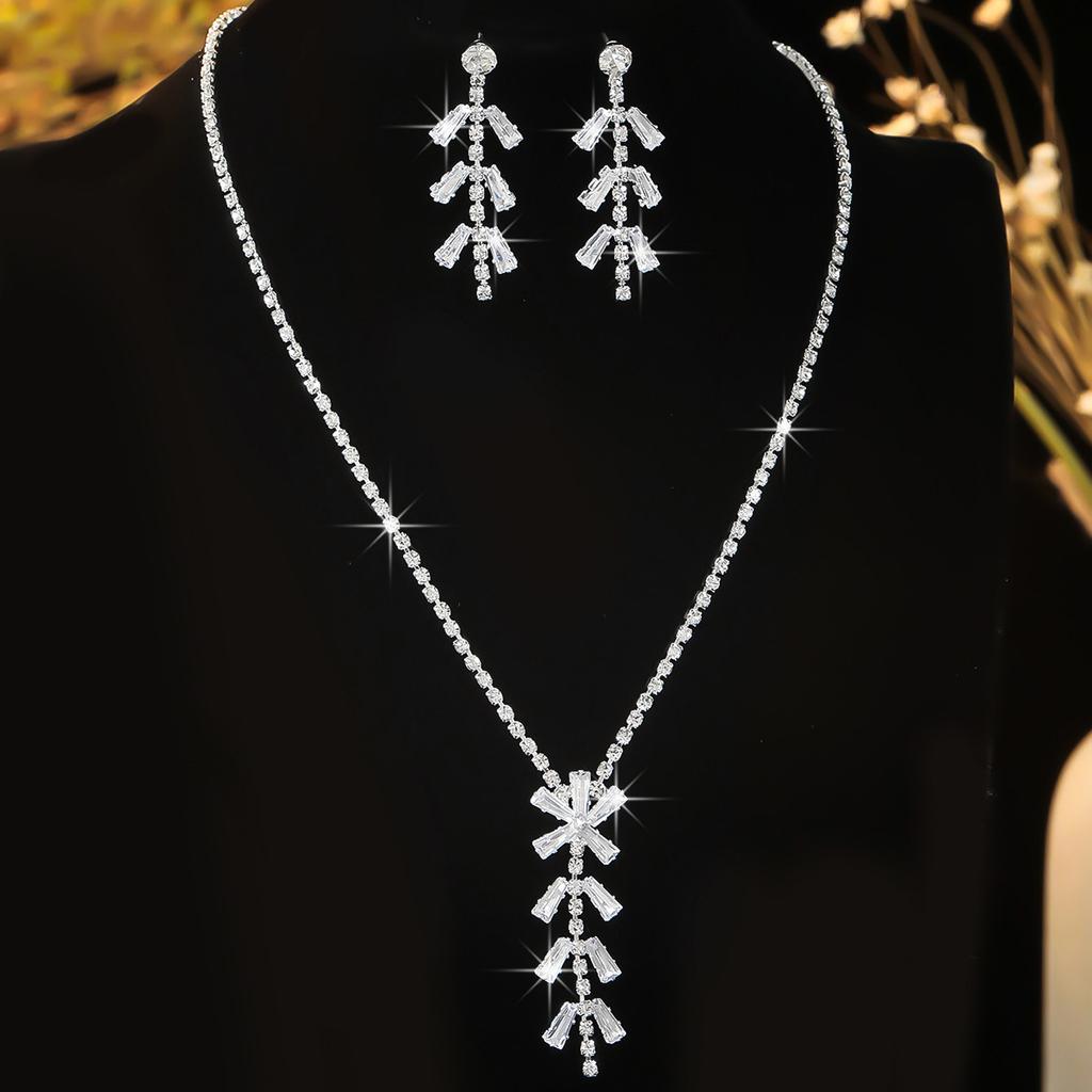 Best-Selling Engagement Bride's Leaf-Shaped Zinc Alloy Necklace and Earrings 2-Piece Set