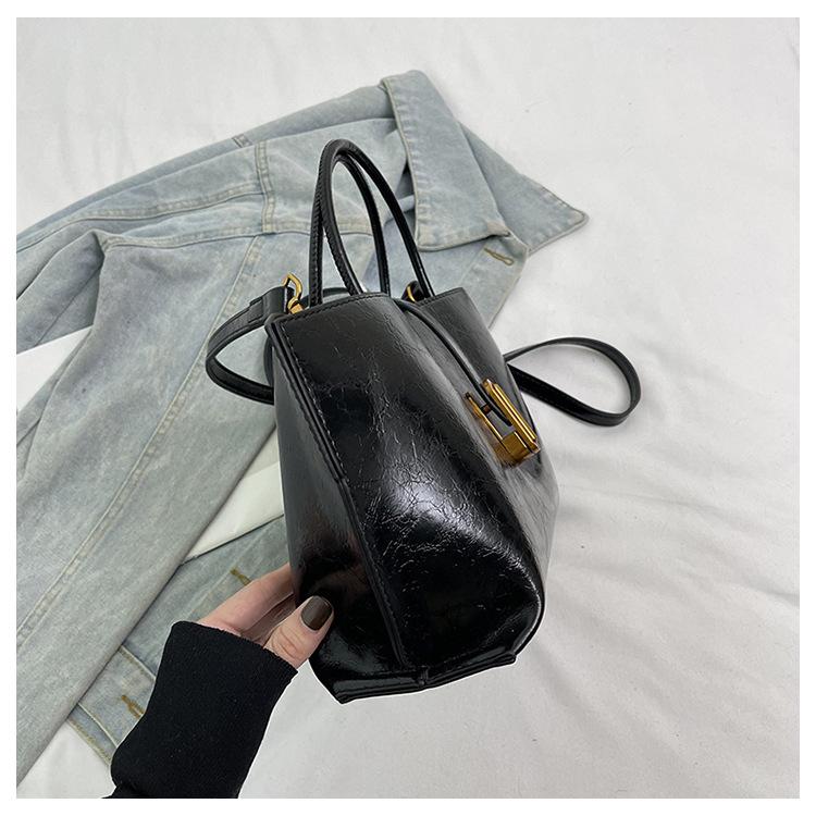 Ladies' Fashionable Vegetable Basket Tote Bag, Large Capacity Commuting Bag, Ladies' High-end Sense, Niche Hand-held Crossbody Bag