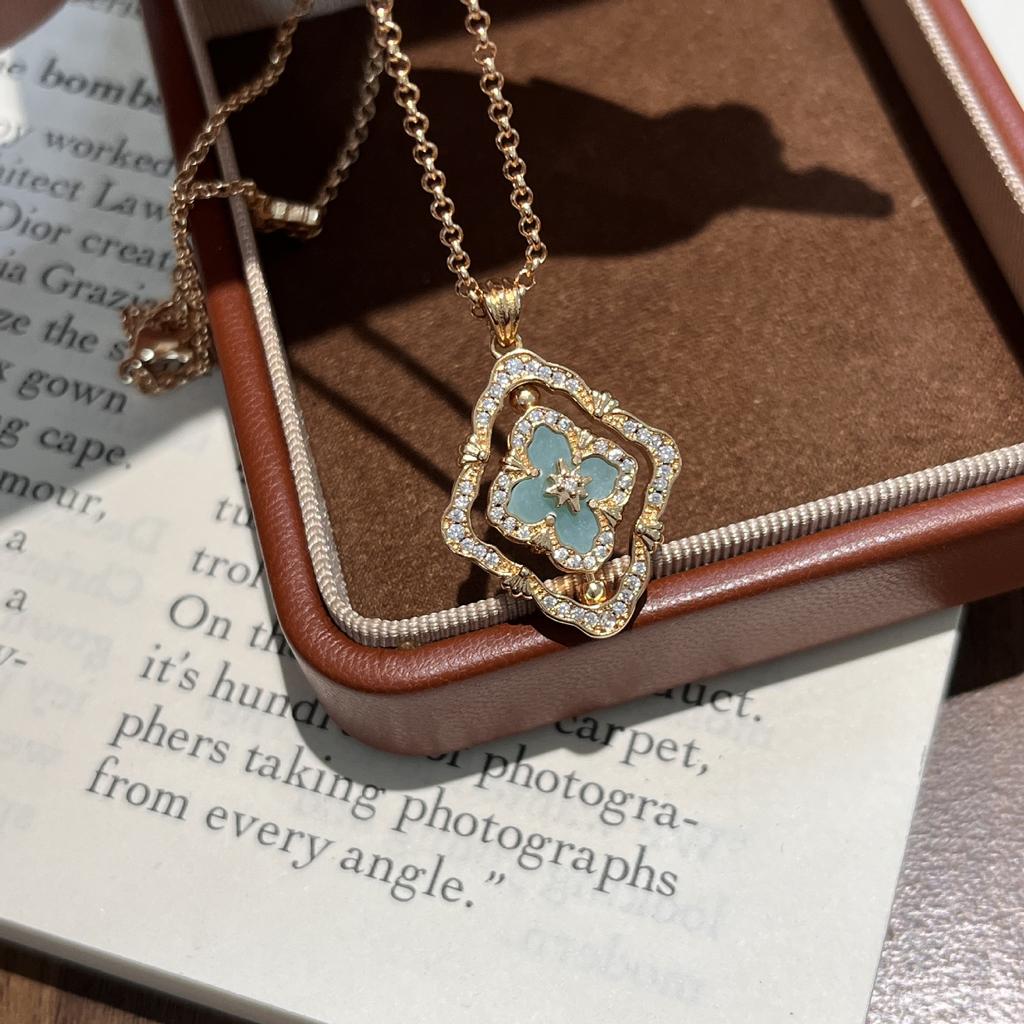 French Antique High-End Sense Versatile Rotating Double-Sided Four-Leaf Clover White Shell Necklace Light Luxury Design Neck Chain Collarbone Chain