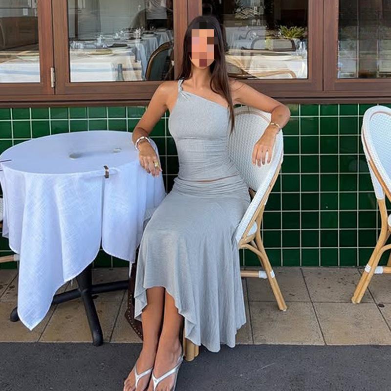 European and American women's solid color slanted shoulder sleeveless crop top, high waist pleated skirt two-piece set