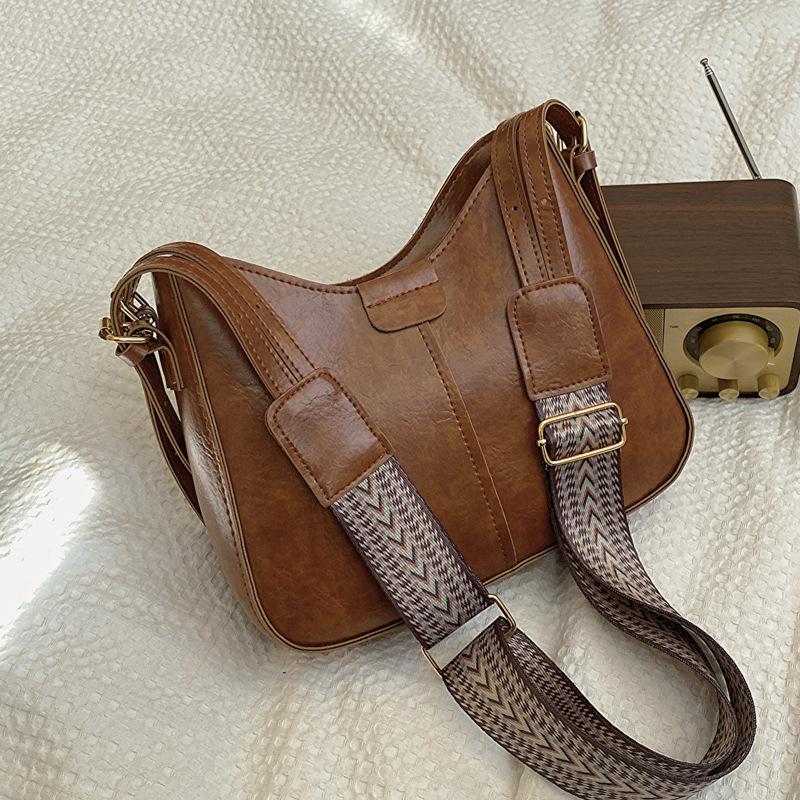 High-End Korean Retro Bucket Bag with Wide Strap - Versatile Crossbody for Autumn/Spring 2024