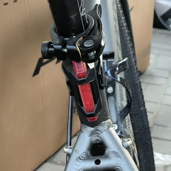 2 st Cykelljus Fram och Bak Set USB Uppladdningsbar Cykellampa med Enknappskontroll Flerläges Ljusstark LED Strålkastare Bakljus Set