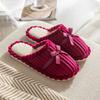 Baumwollschuhe und Hausschuhe sind rutschfest für den Innenbereich und halten das flauschige Zuhause warm.