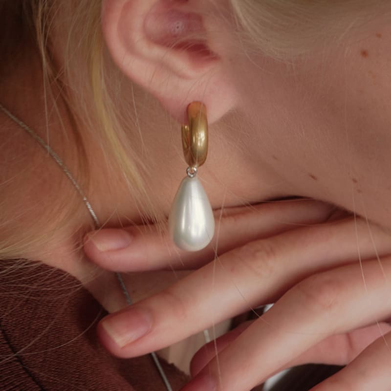 

MONDAY EDITION Teardrop Pearl Hoop Earrings - Gold one