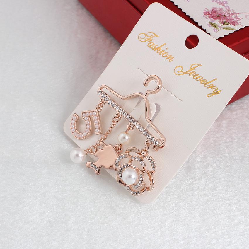 Women Girls Refined Creative Hanger Brooches Personality Number 5 Breastpin