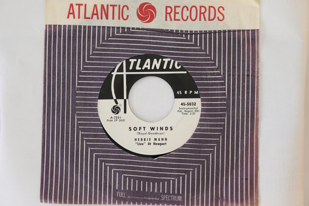 7inch Record HERBIE MANN - Soft Winds / The Girl From Ipanema 455032 Atlantic 1963 US Jazz Used