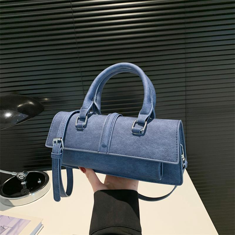 Sac à bandoulière pour femme en cuir PU bleu clair Sac à main exquis Sacs baguette Nouveaux sacs design tendance