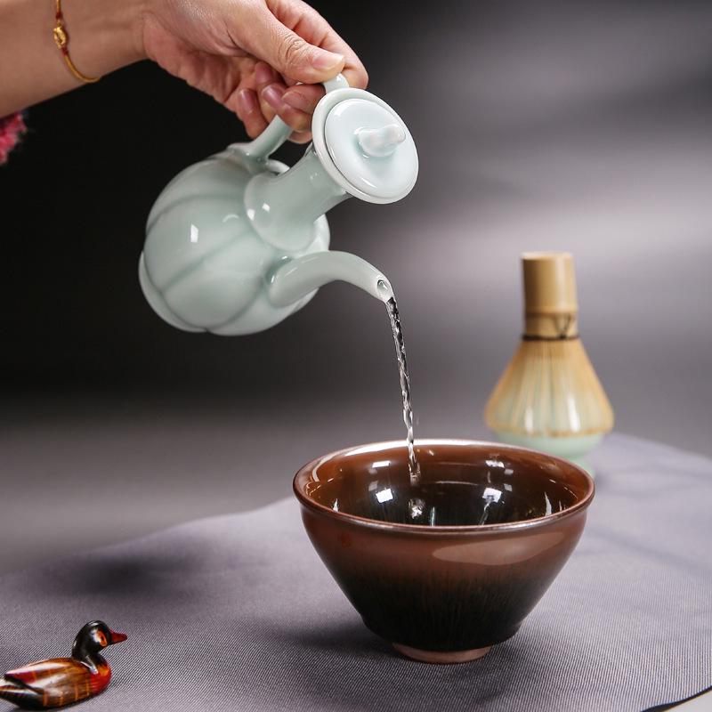 Song Dynasty-Inspired Ceramic Handheld Tea Pot for Tea Competition and Practice