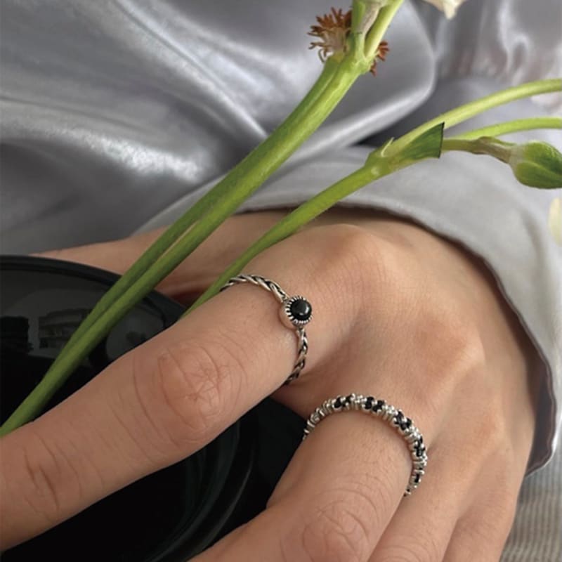 Moire_ Schwarzer Onyxring