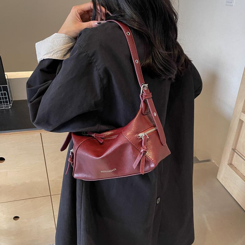 2025 niche design new women's bag autumn retro locomotive armpit bag versatile shoulder handbag messenger bag