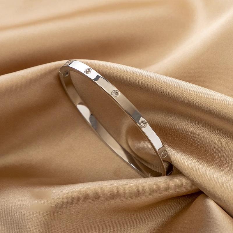 Exquisita Pulsera de Paniculata: Joyería de Acero de Titanio de Alta Gama para Mujer que no se Desvanece