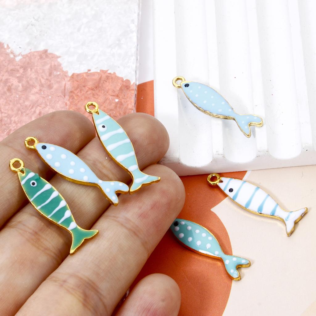 5pz Pesce Blu Verde Smaltato Paillettes Ciondoli Lega a Base di Zinco Animali Ciondoli DIY Collana Orecchini per Donne Componenti per Gioielli